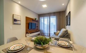 Elegante Apartamento no Centro de Bombinhas, 200m da Praia